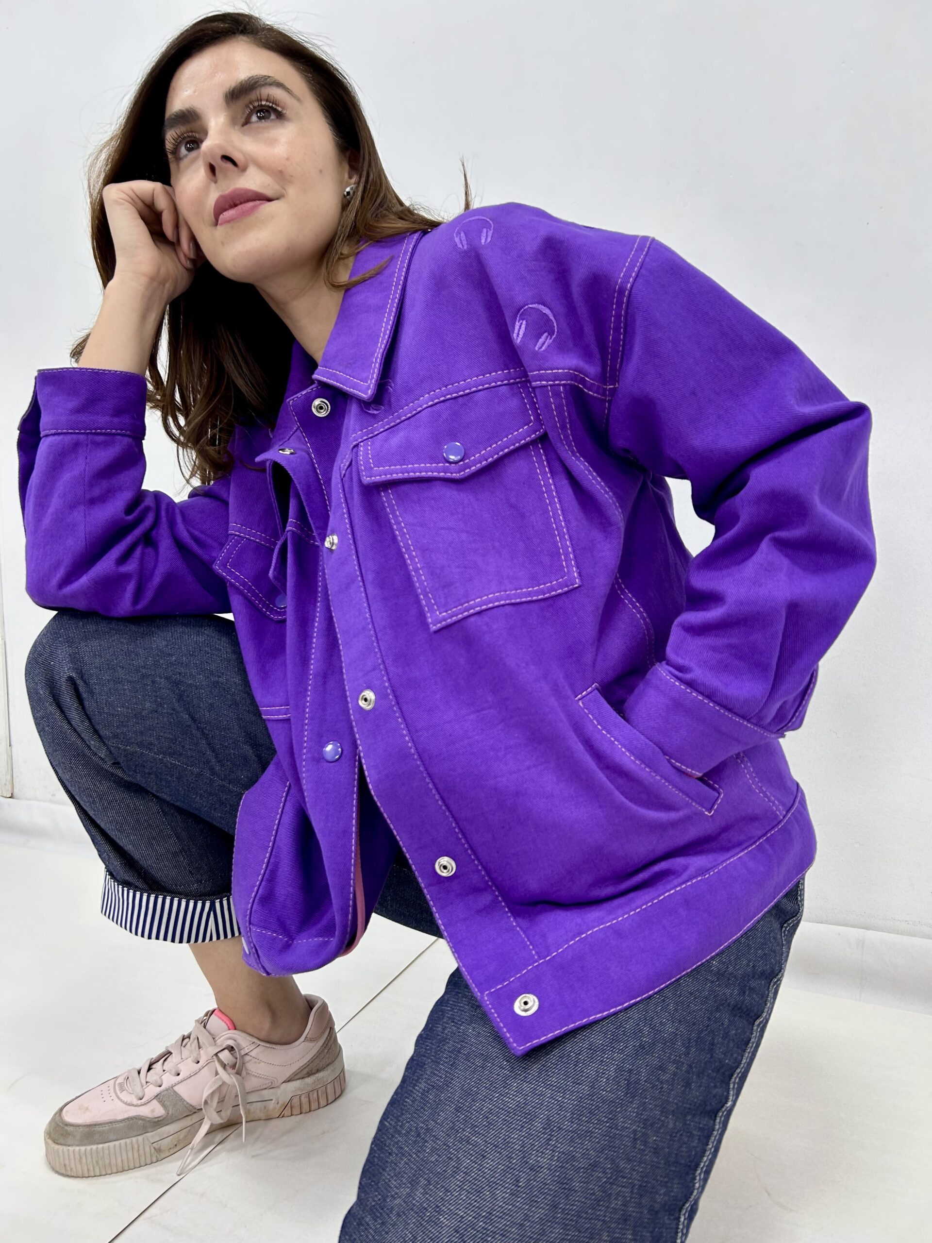 Chaqueta Oversize - Modelo Calle - Audífonos - Imagen 3